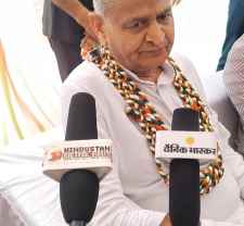 वीडियो लाइव : नीमकाथाना में गहलोत का राज्य सरकार पर बड़ा हमला : कहा - 'संभाग - जिले हट गये और अब तहसीले हटने जा रही , ये लोग हटाने का कार्य करते है बनाने का नही'