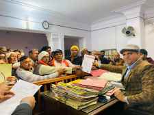 नीमकाथाना में क्रेशरों से हो रही खेती बर्बाद : किसानों ने उपखंड अधिकारी को सौंपा ज्ञापन, अवैध क्रेशरों के खिलाफ कार्रवाई की मांग की, कहा -  फ़ैल रही दमा, खांसी, एलर्जी  जैसी बीमारियाँ