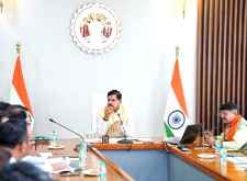 एमपी में दौड़ेगी Namo ट्रेन : सीएम ने झुग्गियों के विस्तार पर जताई नाराजगी , कहा - बड़ा तालाब भोपाल की शान