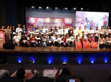 समर्पण संस्था का 11वाँ शिक्षा दान महोत्सव : महोत्सव में 147 जरूरतमंद विद्यार्थियों को बाँटे फ़ीस के चेक व शिक्षण सामग्री 73 शैक्षिक दूतों का किया सम्मान