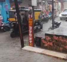 वीडियो न्यूज़ : नीमकाथाना में बदला मौसम, झमाझम बारिश : बारिश से लोगो को उमस से मिली राहत, शहर में सड़को पर भरा पानी, वाहन चालक परेशान