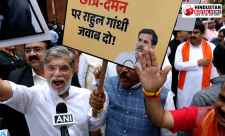 संसद परिसर में पक्ष - विपक्ष के सांसद आमने-सामने : NDA सांसदों ने विपक्ष पर संसद में चर्चा से भागने का आरोप लगाया, विपक्ष ने गृह मंत्री अमित शाह के खिलाफ की नारेबाजी