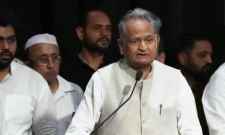 वीडियो न्यूज : गहलोत के बयान पर सियासी बवाल शुरू : पूर्व सीएम गहलोत ने BJP पर साधा निशाना, कहा - अगर इंदिरा गांधी जैसी नेता होतीं तो बैन लगा देतीं BJP जैसी पार्टी पर
