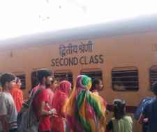 होली पर्व पर रेलवे ने दी यात्रियों को सौगात : यात्रियों की सुविधा के लिए 3 जोडी स्पेशल रेलसेवाओं की संचालन अवधि में होगा विस्तार