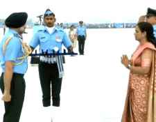 झुंझुनूं के शहीद सुरेन्द्र मोगा वायु सेना मेडल से सम्मानित : वीरांगना सीमा मोगा ने ग्रहण किया सम्मान, वीरांगना बोलीं- यह पुरस्कार मेरे पति के साहस का प्रतीक, मुझे उनके बलिदान पर गर्व