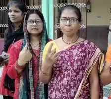 बिहार में पहले चरण के लिए 121 सीटों पर वोटिंग शुरू : पहले चरण में 1314 उम्मीदवार चुनावी मैदान में, पीएम मोदी का ट्विट - पहले मतदान, फिर जलपान