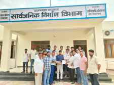 ठेकेदारो ने सरकारी कार्यो का किया बहिष्कार : नीमकाथाना में 13 सुत्रीय मांगो को लेकर अधिक्षण अभियंता को सौपा ज्ञापन, निविदाओं का किया बहिष्कार