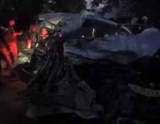 राजस्थान के 7 लोगों की गुजरात में दर्दनाक मौत : डिवाइडर तोड़कर इनोवा पर पलटा ट्रक, गाड़ी के उड़े परखच्चे, 4 अन्य लोग गंभीर घायल