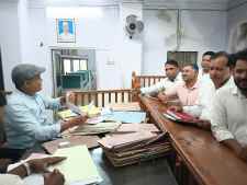 नीमकाथाना में स्कूल संचालको  का प्रदर्शन : स्कूल संचालको ने SHO पर कार्रवाई की मांग को लेकर सीएम के नाम एसडीएम को सौंपा ज्ञापन, पुलिस पर निजी स्कूल संचालक के साथ दुर्व्यवहार का आरोप