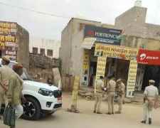 बस स्टैंड पर दिनदहाड़े फायरिंग : हेलमेट लगाकर आए बदमाशों ने गोलियों से भुना, पहले भी हमला कर तोड़ चुके थे हाथ-पैर