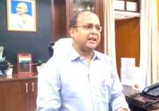 वीडियो न्यूज़ : सीकर के नए जिला कलेक्टर ने संभाला कार्यभार : कलेक्टर आशीष मोदी ने कहा - सरकार की हर स्कीम का बेनिफिट हर आदमी को मिले, नशे की प्रवृति को दूर करेंगे