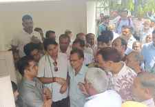 वीडियो न्यूज़ : शाहपुरा रोड़ पर सड़क चौड़ीकरण मामले ने पकड़ा तुल : व्यापारियों ने नीमकाथाना SDM को सौंपा ज्ञापन,  व्यापारी बोले - शाहपुरा रोड़ को किया जाए 60 फीट, शहर के चारों और बन गई बाईपास