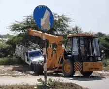 पिकअप पहिया निकलने से तीन बार पलटी : हादसे में 10 से ज्यादा लोग घायल, 4 रेफर, शादी के बाद बेटी को पहली बार ससुराल से लाने के लिए जा रहे थे