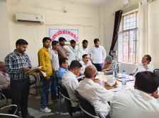 वीडियो न्यूज़ : नीमकाथाना में ग्रामीणों ने सौंपा SDM को ज्ञापन : अवैध ब्लास्टिंग और ओवर लोड वाहन बंद करवाने की मांग , ग्रामीण बोले - मकानों में आई दरार, भय में जी रहे