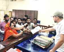 मंडावरा में स्मार्ट मीटर लगाने पर विरोध : ग्रामीणों ने उपखंड अधिकारी को सौंपा ज्ञापन, कहा- पुराने मीटर सही है , नए स्मार्ट मीटर लगाने की आवश्यकता नहीं