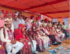 सामूहिक विवाह सम्मेलन में धूम धाम से शादी : सम्मलेन में 8 जोडो़ की शादी, विदाई में वधु को इलेक्ट्रिक स्कूटी भेंट, पर्यावरण संरक्षण का सन्देश
