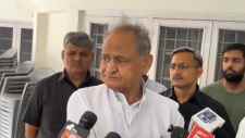 वीडियो न्यूज : पूर्व सीएम का राज्य सरकार पर हमला : गहलोत ने सीएम पर निशाना साधते हुए कहा कि मैं ऐसी उम्मीद नहीं करता था, उनको भला आदमी मानता था