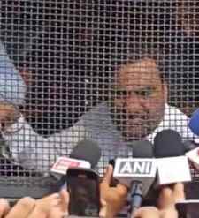 वीडियो लाइव : हिरासत में लिए गए हनुमान बेनीवाल : विभिन्न मांगो को लेकर CM आवास घेरने जा रहे थे, बोले- गोली के दम पर आंदोलन नहीं दबा सकती सरकार