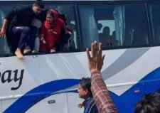 बस का शीशा तोड़कर बाहर निकले बंधक पार्षद : राजस्थान के निकाय चुनाव से जुड़ा वीडियो सोशल मीडिया पर वायरल, डोटासरा के गंभीर आरोप