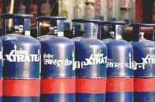 नए महीने की शुरुआत, नई महंगाई के साथ : कॉमर्शियल LPG सिलेंडर 42 रुपए महंगा,  गरीब का 5 KG वाला छोटू सिलेंडर 11 रुपए महंगा, आज से 4 बड़े बदलाव