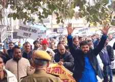 वीडियो न्यूज़ : छात्रावास भूमि आवंटन के विरोध में उतरे चार समाज : आक्रोश रैली निकालकर जताया विरोध, जिला कलेक्टर को मुख्यमंत्री के नाम सौंपा ज्ञापन