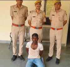 बोला- मेरा मृत्यु प्रमाणपत्र बना है, जायदाद हड़प लेंगे : खुद को जिंदा साबित करने के लिए स्कूल में घुसा, टीचर-हेड मास्टर को चाकू मारा ताकि पुलिस पकड़ ले