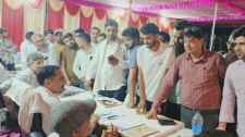 वीडियो न्यूज़ : नरसिंहपूरी ग्में आयोजित हुई रात्रि चौपाल : एडीएम ने सुनी आमजन की समस्याएं, तहसीलदार और पुलिस को सड़क किनारे से 7 दिन में अतिक्रमण हटाने के निर्देश