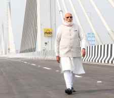 पीएम मोदी ने चामलिंग को पीछे छोड़ा : पीएम मोदी सबसे लंबे समय तक सरकार चलाने वाले प्रमुख बने, सीएम - पीएम  मिलाकर 8931 दिन पूरे