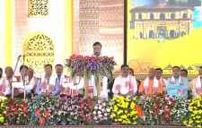 हिमंता दूसरी बार बने असम के मुख्यमंत्री : गवर्नर लक्ष्मण आचार्य ने हिमंता को पद और गोपनियता की दिलाई शपथ, हिमंता के अलावा 4 विधायकों ने ली मंत्री पद की शपथ