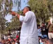 गैंगस्टर्स की धमकी के बाद लोगों में आक्रोश : सर्व समाज का जोरदार धरना प्रदर्शन , कहा - इनका भगा-भगा कर एनकाउंटर करो, भाजपा नेता को मिली थी धमकी