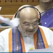 संसद में 3 बिलों पर बवंडर, विपक्ष ने फाड़े पेपर : लोकसभा में विपक्ष ने शाह पर फेंके कागज के गोले, विपक्ष ने विधेयक को बताया संविधान के मूल ढांचे को नष्ट करने वाला