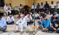 वीडियो न्यूज : सीकर के जनाना अस्पताल में प्रसूता की मौत : परिजनों का धरना, पति बोला - गलत इंजेक्शन के बाद बिगड़ी तबियत; लापरवाही का लगाया आरोप