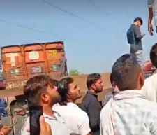 जयपुर में बजरी डंपर ने एक दर्जन वाहनों को रौंदा, 13 की मौत : मरने वालों के शरीर टुकड़ों में बंटे, 6 गंभीर घायल एसएमएस अस्पताल के ट्रॉमा सेंटर में भर्ती, हादसे के बाद लोगो में रोष