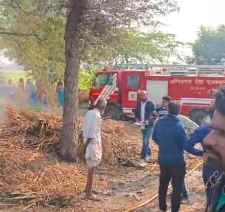 नीमकाथाना के पाटन में लगी भीषण आग : सैकड़ो मण कड़बी जलकर हुई खाक , दमकल की टीम ने कड़ी मशक्कत के बाद आग पर पाया काबू