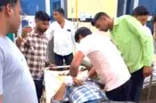 उदयपुरवाटी में सड़क हादसा : एक दर्जन से ज्यादा लोग घायल, पूर्व मंत्री राजेंद्र गुढ़ा ने घायलों को पहुंचाया अस्पताल