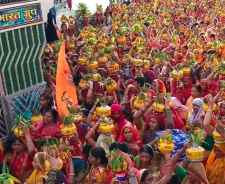वीडियो न्यूज़ : गायत्री मंदिर में आयोजित हुए कार्यक्रम : 2400 तीथों का जल व रज लेकर अखंड ज्योति रथ यात्रा नीमकाथाना पहुंची, शहर में जगह जगह हुआ भव्य स्वागत