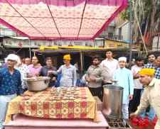 खेतड़ी में झूलेलाल जयंती मनाई : आमजन को ठंडा शरबत और चने - हलवे का किया वितरण, कुरीतियों को दूर करने का लिया संकल्प