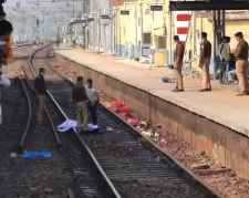 मिर्जापुर के चुनार रेलवे स्टेशन पर भयावह हादसा : कार्तिक पूर्णिमा पर 8 श्रद्धालुओं की कालका एक्सप्रेस ट्रेन से कटकर मौत, 6 महिलाएं हैं शामिल, घायलों का इलाज जारी