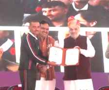 वीडियो न्यूज़ : राजस्थान में 10 हजार नव चयनित युवाओं को नियुक्ति पत्र : केन्द्रीय गृह मंत्री शाह ने सीएम भजनलाल शर्मा की थपथपाई पीठ, कहा - यह योग्यता का सम्मान