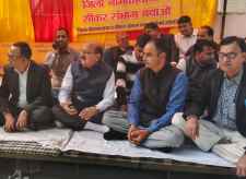 वीडियो न्यूज़ : नीमकाथाना में वकीलों का विरोध प्रदर्शन और धरना : सीकर संभाग और नीमकाथाना जिला बहाल करने की मांग, न्यायिक कार्य का किया बहिष्कार, लगाए उपेक्षा के आरोप