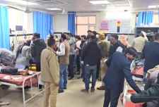 डीडवाना में बच्चों से भरी पिकअप-पलटी : हादसे में 40 से ज्यादा बच्चे घायल, 1 जयपुर रेफर, सभी बच्चे गणतंत्र-दिवस का कार्यक्रम देख लौट रहे थे