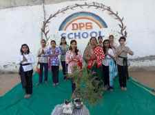 वीडियो न्यूज़ : नीमकाथाना में तुलसी पूजन दिवस मनाया : डीपीएस इंग्लिश मीडियम स्कूल में विद्यार्थियों को तुलसी के महत्व की दी जानकारी