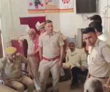 वीडियो न्यूज़ : बानसूर में डॉक्टर ने की महिला के साथ छेड़छाड़ :  ग्रामीणों ने किया जमकर हंगामा, डॉक्टर ने खुद को कमरे में किया कैद, पुलिस पहुंची, आरोपी डॉक्टर APO