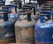 केंद्र सरकार ने गैस की कीमते बढाई : नई कीमते आज से लागू,  घरेलू गैस सिलेंडर 60, कॉमर्शियल सिलेंडर 114 रुपये हुआ महंगा