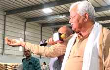 मंत्री किरोड़ी लाल मीणा की अवैध फैक्ट्रियों पर रेड : बाजार से मूंगफली खरीदकर रिसर्च बीज के नाम से बेचा जा रहा था, मंत्री बोले - कार्यवाही करेंगे