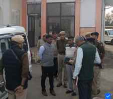 वीडियो न्यूज़ : सीकर एसपी ने पुलिस अधिकारियों की ली बैठक : नीमकाथाना में गैंगस्टर के नाम धमकी मामले को गंभीरता से लेने और सख्त कार्रवाई के दिए निर्देश