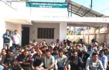 वीडियो न्यूज़ : नीमकाथाना में ग्रामीणों का धरना प्रदर्शन : नीमकाथाना शहर बिजली विभाग कार्यालय में धरना, बोले - 5 दिन से बिजली नही, बच्चों की पढाई हो रही बाधित