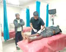 निजी स्कूल बस ने बाइक को मारी टक्कर : टक्कर से बाइक सवार युवक हुआ घायल, बस चालक मौके से हुआ फरार, घायल अपस्ताल में भर्ती