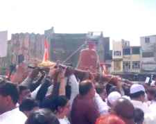 LPG संकट को लेकर कांग्रेस ने निकाली शवयात्रा : LPG संकट पर कांग्रेस का जिला मुख्यालयों पर विरोध-प्रदर्शन, खाचरियावास बोले-गैस सिलेंडर और बीजेपी नेता गायब