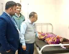 चूरू में चूल्हे की आग से झुलसी बच्ची : डीबी अस्पताल के इमरजेंसी वार्ड में करवाया भर्ती, चूल्हे पर पानी गर्म करते समय भभकी आग